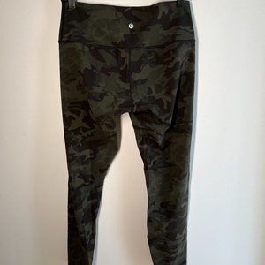 Women's Lululemon Army Green 3/4 Leggings (Size 10)
